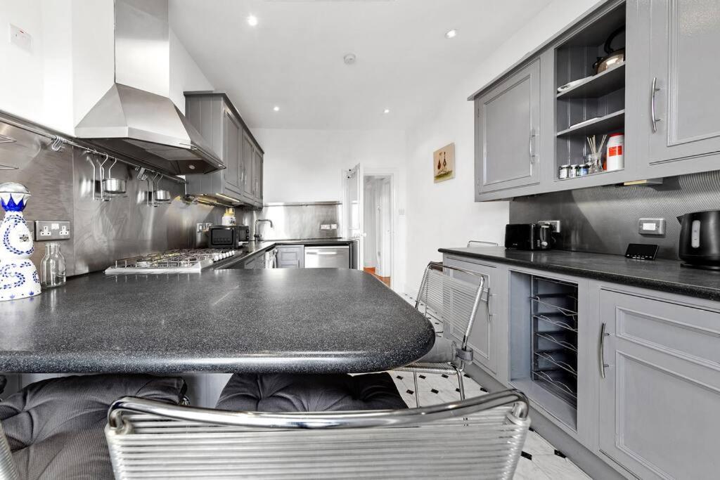 Spacious Sleep 11 With Terrace In Earls Court Ec99 런던 외부 사진